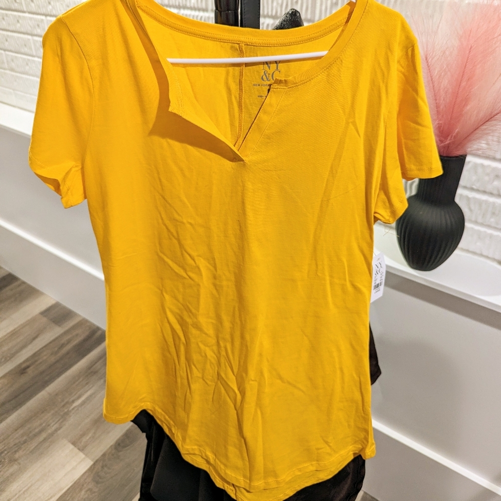 New York & Company short sleeve gold T-shirt  size large NWT